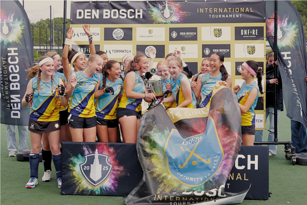 Hockey Mentors after they won the Holland Elite Hockey Cup