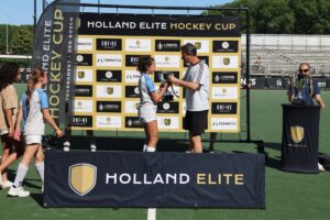 Raoul Ehren handing out the trophy for the 2nd place